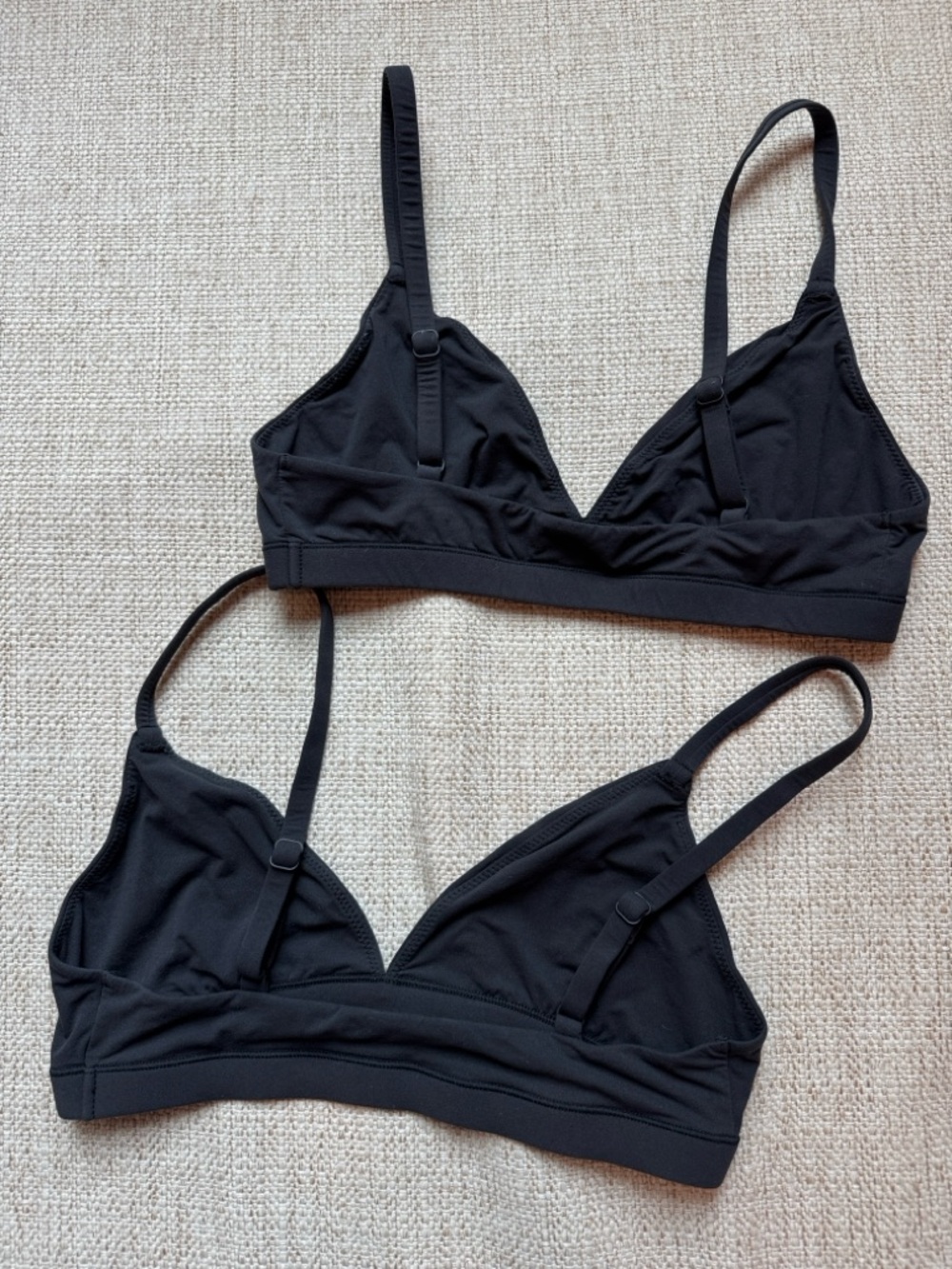 SKIMS NWOT Black Seamless Triangle Bralette w/ Adjustable Straps SET OF 2, Small
